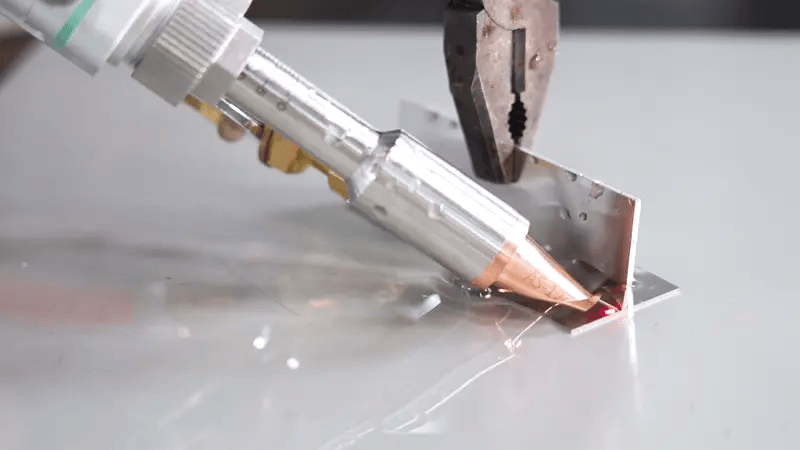 Underwater fiber laser welding a metal sheet with bright sparks, showing stable cutting performance in wet environments.