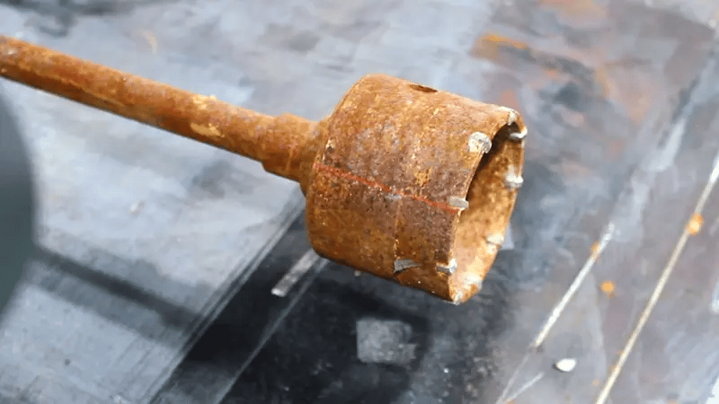 Laser cleaning process removing rust and oxide from a metal pipe surface using a high-precision industrial fiber laser.