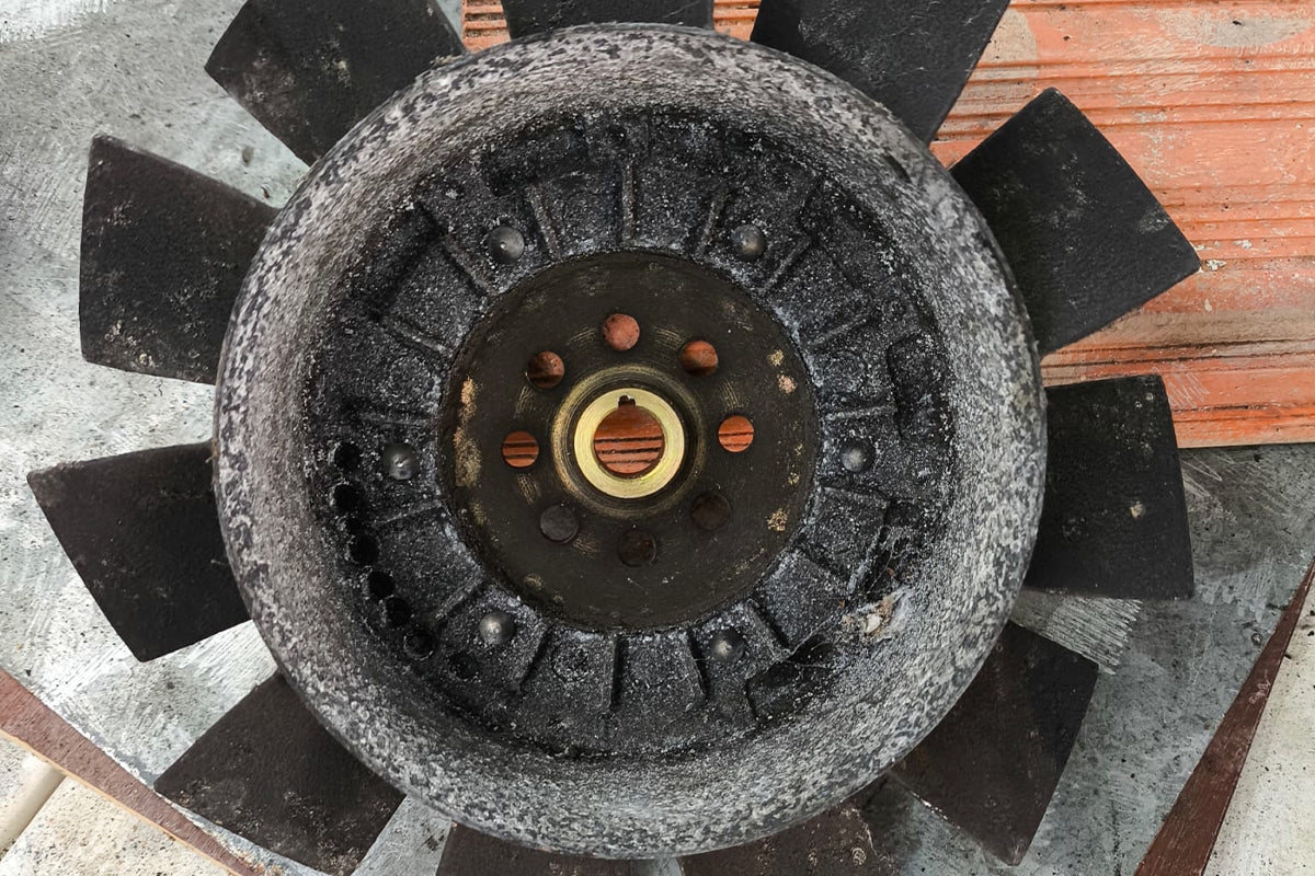 Clean metal component restored by laser degreasing showing a bright and oil-free surface.