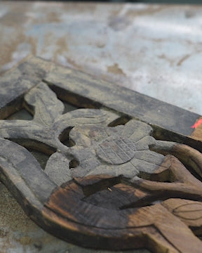 Pulsed-laser-cleaning-machine-for-removing-paint-from-wood